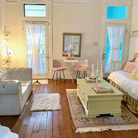4br 3 Ba Huge, Balcony, Cemetery, Streetcar Sleeps 8! New Orleans