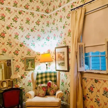 4br 3 Ba Huge, Balcony, Cemetery, Streetcar Sleeps 8! Holiday home *