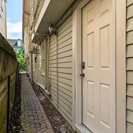 Apartment Gorgeous Garden District Apt Steps To St Charles New Orleans