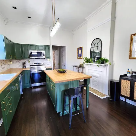 Vintage Mid-city Gem * New Orleans
