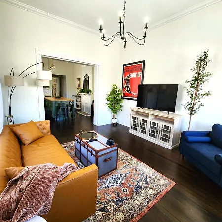 Vintage Mid-city Gem Holiday home *