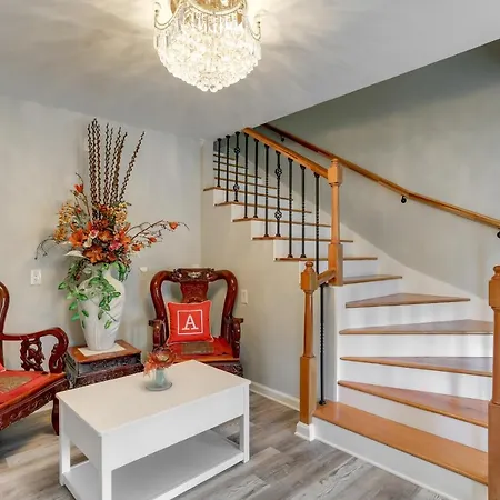 Elegant Escape With Furnished Porch! Holiday home