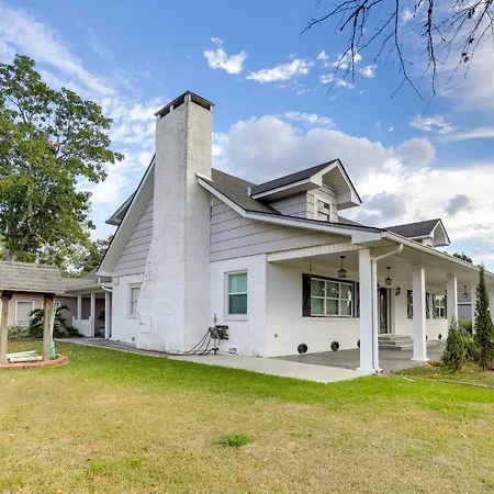 Elegant Escape With Furnished Porch! New Orleans