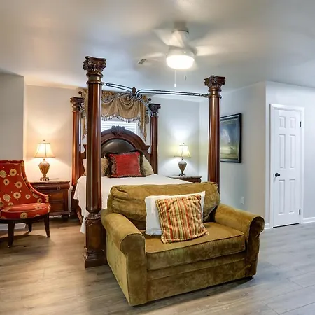 Elegant Escape With Furnished Porch!