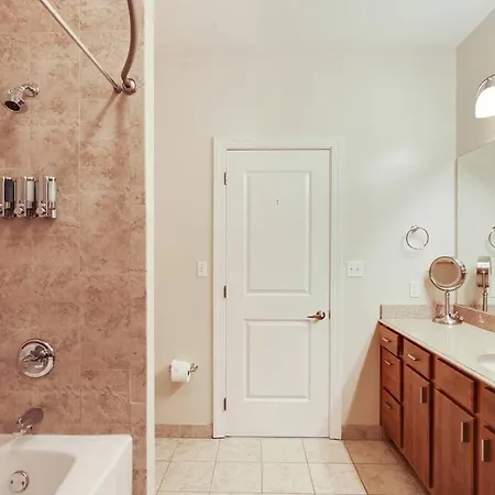 #1403- Enormous Sleeps 4 W Coffee * New Orleans