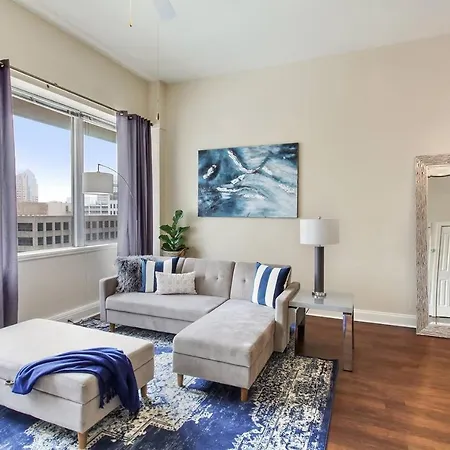 #1403- Enormous Sleeps 4 W Coffee Holiday home New Orleans