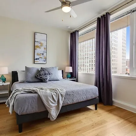 Holiday home #1406- 14th Fl King Bed Close To Superdome & Saenger