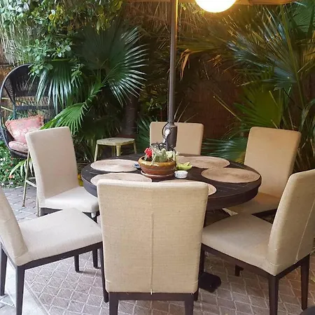 Apartment Tropical Oasis Getaway With A Private Pool & Spa