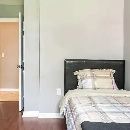 Holiday home Quiet Cozy 3bedroom 10 Minutes From Downtown