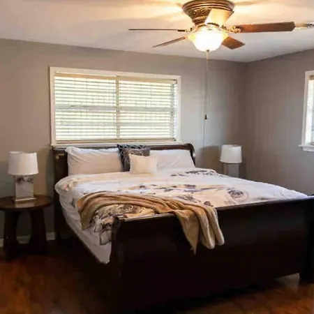 Quiet Cozy 3bedroom 10 Minutes From Downtown Holiday home