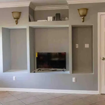 Quiet Cozy 3bedroom 10 Minutes From Downtown *