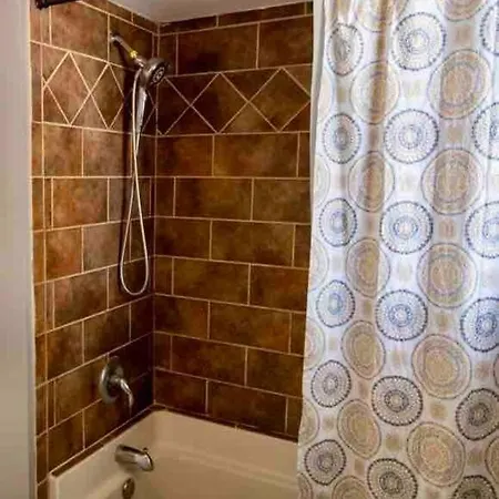 Holiday home Quiet Cozy 3bedroom 10 Minutes From Downtown *