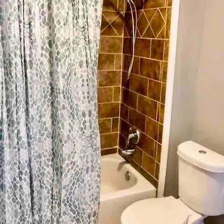 Quiet Cozy 3bedroom 10 Minutes From Downtown