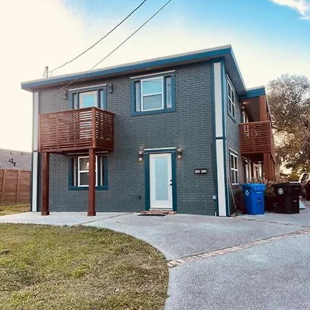 Holiday home The Cozy Nola Home!