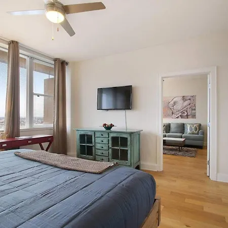 Modern Nola With Rooftop Pool Apartment