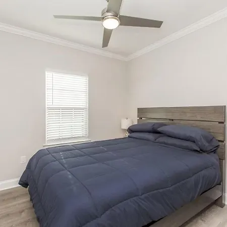 4br Eclectic Mid-city Abode Parking *