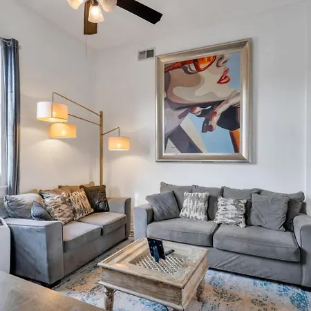 Chic Retreat On Streetcar Line W Pool *