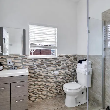 Chic Retreat On Streetcar Line W Pool *