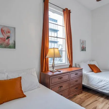 Chic Retreat On Streetcar Line W Pool *