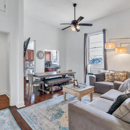 Chic Retreat On Streetcar Line W Pool