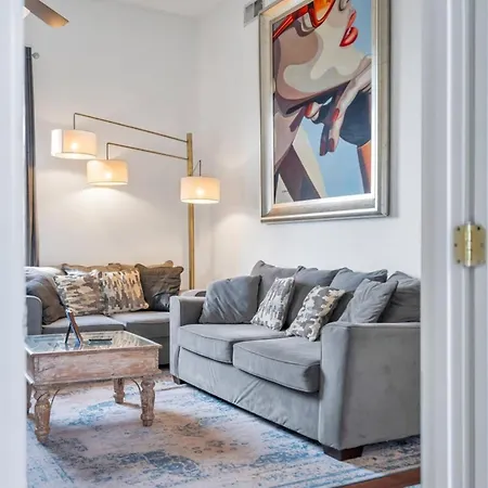 Chic Retreat On Streetcar Line W Pool *