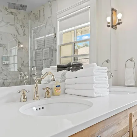 Uptown Escape - Balconies, 3br & Full Kitchen Holiday home New Orleans