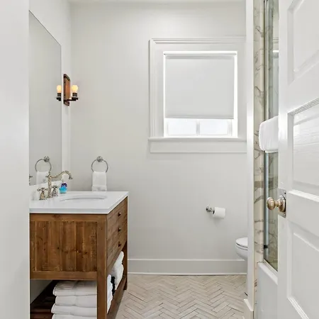 Uptown Escape - Balconies, 3br & Full Kitchen Holiday home New Orleans