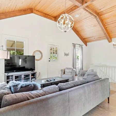 Uptown Escape - Balconies, 3br & Full Kitchen Holiday home *
