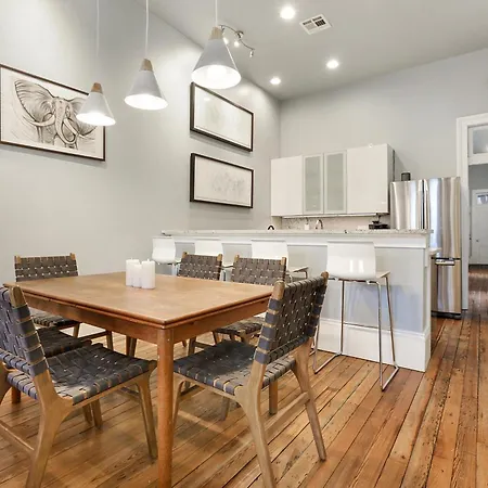 Magazine Street Historic Luxury Apartment *