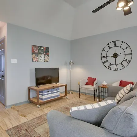 Walk To Lakefront Near Nola Park Apartment