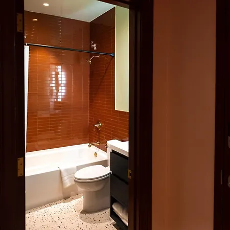 Luxurious 4 Bed 4 Bath With Pool