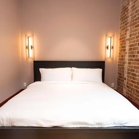 Luxurious 4 Bed 4 Bath With Pool *