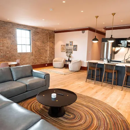 Luxurious 4 Bed 4 Bath With Pool *