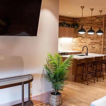 Lavish 4 Bed 3 Bath Chez Moi With Pool Holiday home