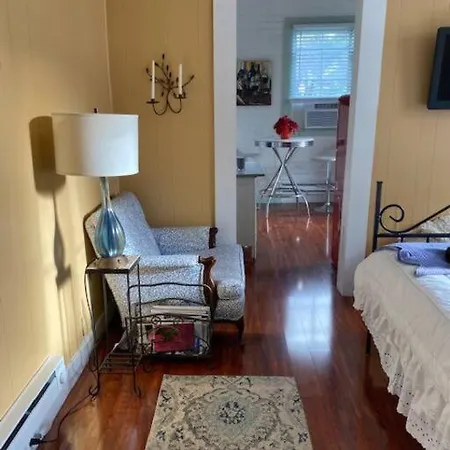 Apartment Garden In The Heart Of Nola