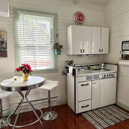 Garden In The Heart Of Nola Apartment *