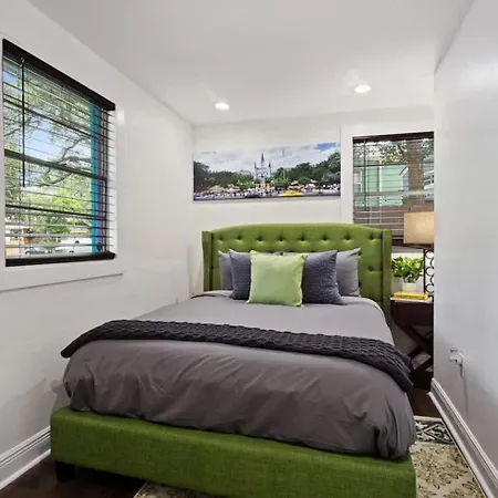 Holiday home Charming French Quarter Hideaway With Private Patio