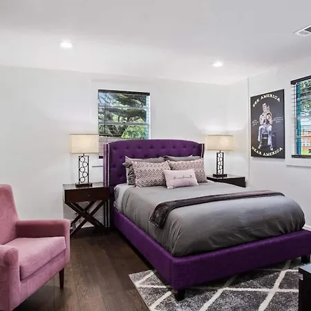 Charming French Quarter Hideaway With Private Patio