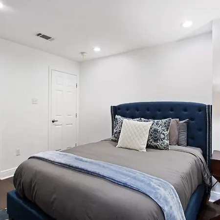 Holiday home Charming French Quarter Hideaway With Private Patio *