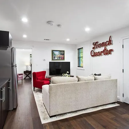Charming French Quarter Hideaway With Private Patio Holiday home *