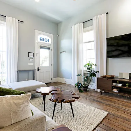 Magazine Street Historic Luxury Apartment