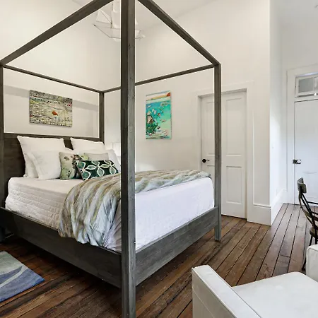 Magazine Street Historic Luxury Apartment *