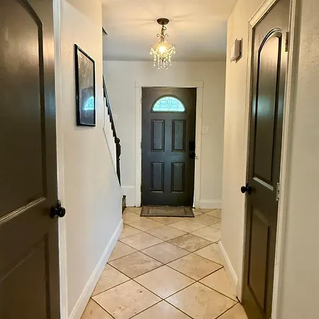 Holiday home Le Belle - 4 Bdrm With Pool Table - Pet Friendly *