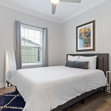 Spacious Retreat W Pool & Gated Backyard Holiday home New Orleans