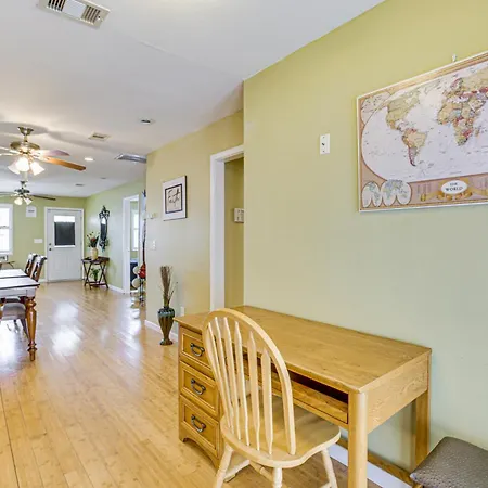 Walk To And Dining Remote Working Hub With Patio Holiday home *