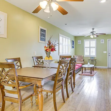 Holiday home Walk To And Dining Remote Working Hub With Patio *