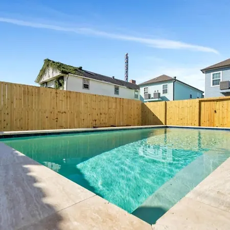 Spacious Retreat W Pool & Gated Backyard * New Orleans