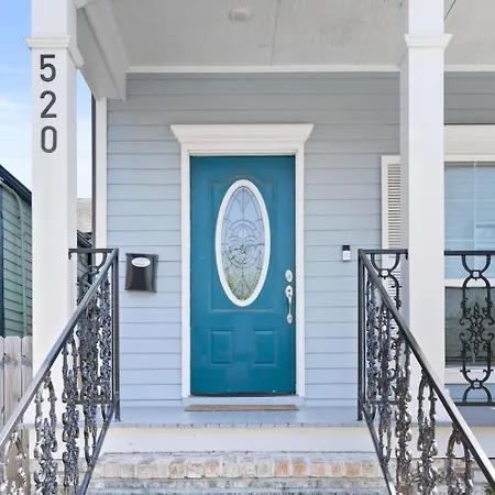 Spacious Retreat W Pool & Gated Backyard Holiday home *
