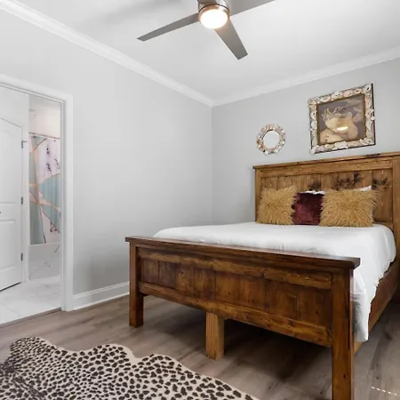 Holiday home Spacious Retreat W Pool & Gated Backyard New Orleans