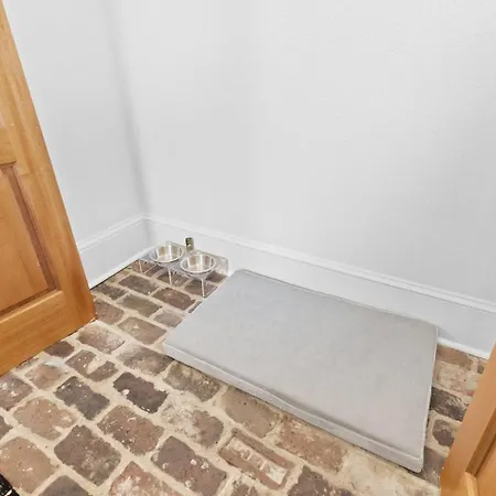 Chic 2br Retreat Near French Quarter New Orleans